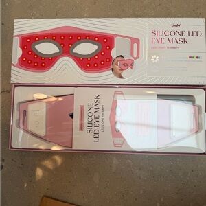 NWT Silicone LED light therapy Eye Mask by Lindo w 7 colors to help skin!